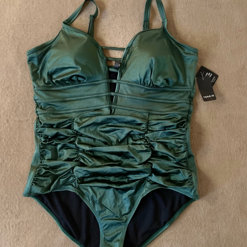 ❌SOLD❌Torrid Olive Green Shiney NWT One Piece Swimsuit size 3♥️
